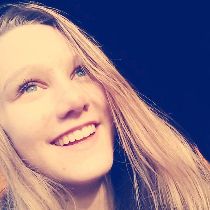 ♥ hi there! :)   i'm Lies, i'm 15 and i like FOOD!!! c:   that's all you need to know! ;)   bye love yaaahh! :D ♥ i follow back...♥