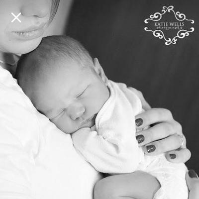 hijo bebe de mi mami @institutosidney y de mi papi @instituto_Zayn hermano de @institutodaniH   me encanta jugar con mis papis y darles mimos carińoso y jugeton