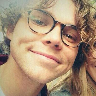vote5sos_v's profile picture. here's a free follow from @irwinsmyfav :)