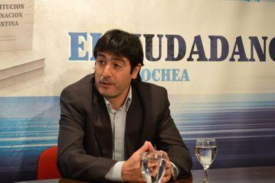 Maestro mayor de obras. Presidente club Estación Quequén 2003-2013. Secretario HCD Necochea 2009-2011. Secr. Gobierno 2012.Concejal 2011-2015.