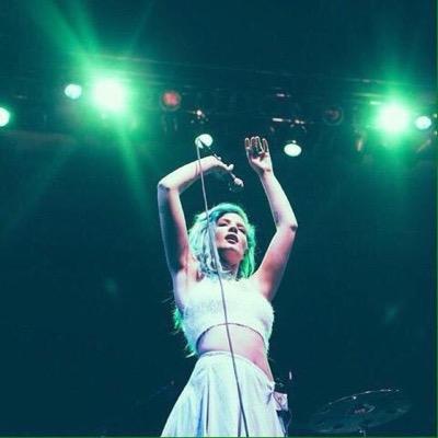 don't follow this acc!! follow @buttglitterlrh instead (i might not follow back, sorry)