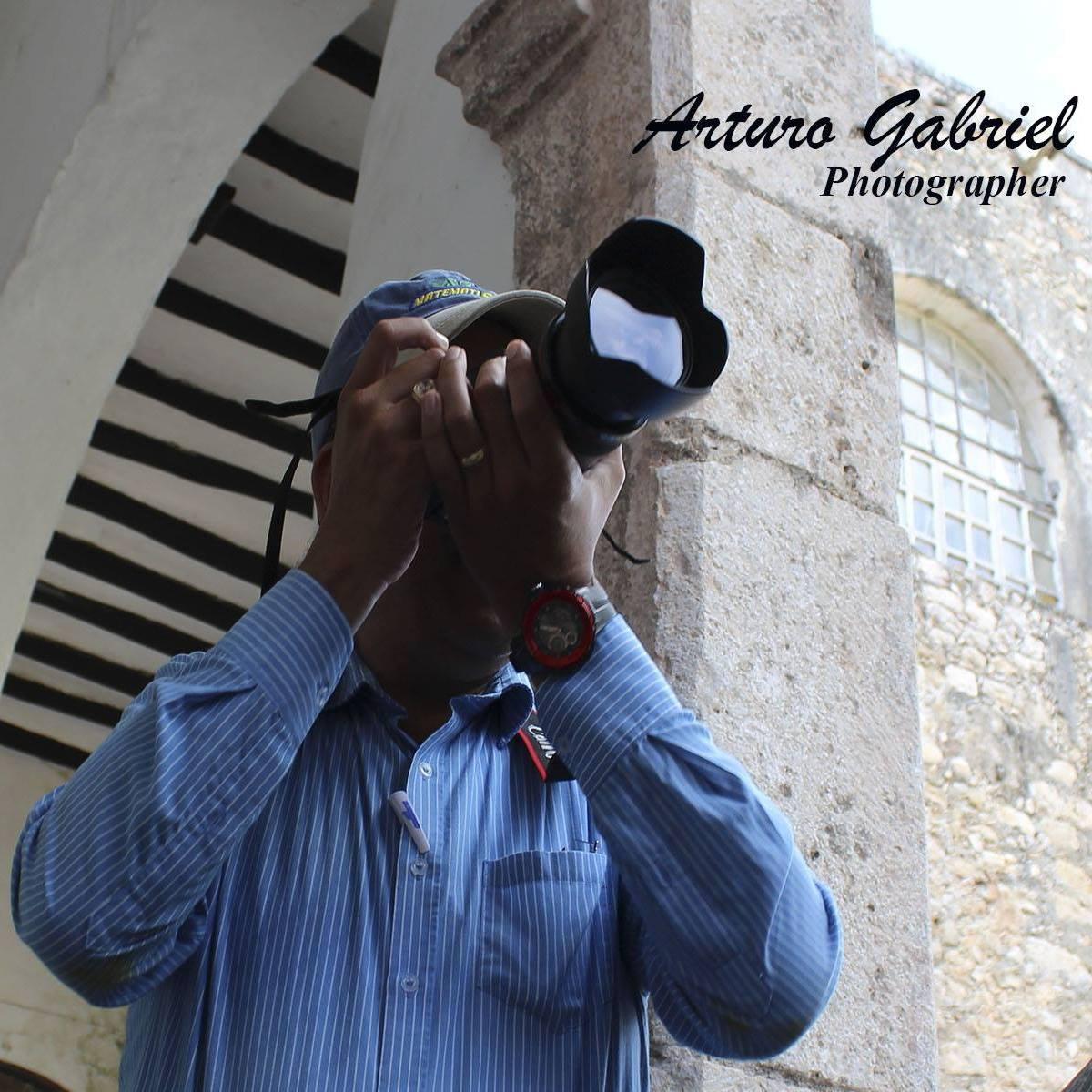 Me apasiona la Fotografía, Eventos, Lugares, Personas, Espectáculos, Arte y más. Todo en la vida son momentos y a mi me gusta capturarlos- Arturo Gabriel