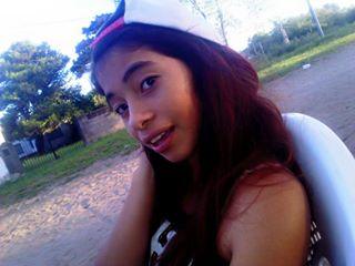 Hola Soy Ingrid Soy Re Buena Onda Y Copada. Soy Fanática De. R5 Me Encanta Bailar Y Mis Colores FAV Son Negro Y Rojo. Esta Soy Yo SEGUIME & TE SIGO :3 :)