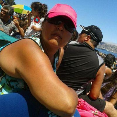 madre, amiga, hija, tía, hermana, esposa y muchas cosas más amo a mi familia, siempre digna como sea y mi frase vamos que se puede