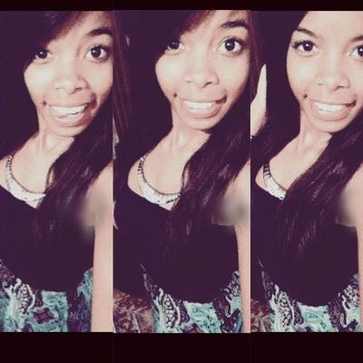 Hola bienvenidos mi nombre es Nicol soy otaku ❤️ juego videojuegos me gusta el rock y amo los animales si me sigues te sigo ✌️ mi instagram : nicol_19_quilter