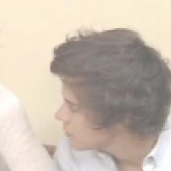 follow @louvelybuns please (: