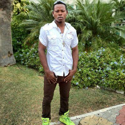 Am single girls so if you looking for a good male here I am