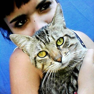 QUIEREN DETENER EL INCENDIO QUE SE PROPAGA PERO HAY FUEGOS QUE CON AGUA NO SE APAGAN♪