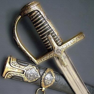 クレイモア』 14〜17世紀にかけて装備された 両手持ちの大剣 持つ所に