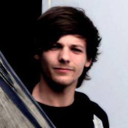 hi darling ! i want you to know that louis loves you more than anything in the whole wide world, never forget that :) lots of love from @longIostlouis ,xx