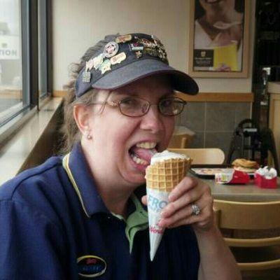 amoolson2011's profile picture. hi I live in Nebraska and work at Wendys