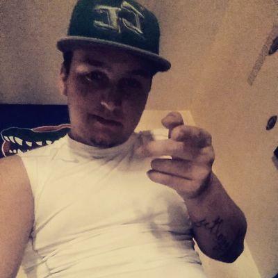 fixing to move tecumseh nebraska.
11th grade 
play football baseball basketball
grinding for success
life's short dont question the length
#YNFC R.I.P. redd