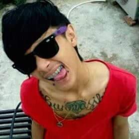 8efec6285566473's profile picture. Hidup dsertai senyuman....