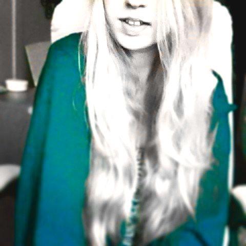 17, blonde, vocalist, dreamer.