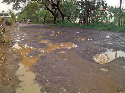 JalanRusak90's profile picture. saya ngefans sama jalan rusak. karena itu hujjah saya di akhirat buat pejabat brengsek