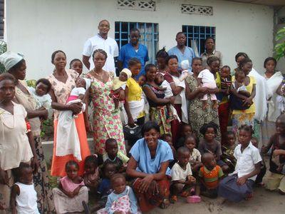 ANESTHÉSISTE ET RÉANIMATEUR, HUMANITAIRE MEMBRE DE MÉDECINS SANS VACANCE ET DIRECTEUR DE L'ORGANISATION MOABI CONGO.