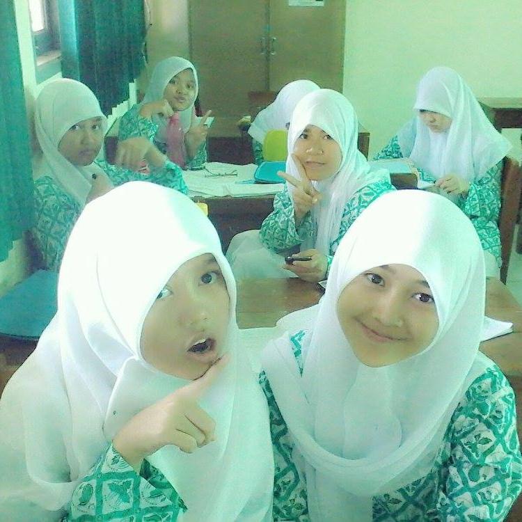 rizqa_rizqa's profile picture. ig: @rizqahasanah_//ask.fm: @rizqa_hsnh