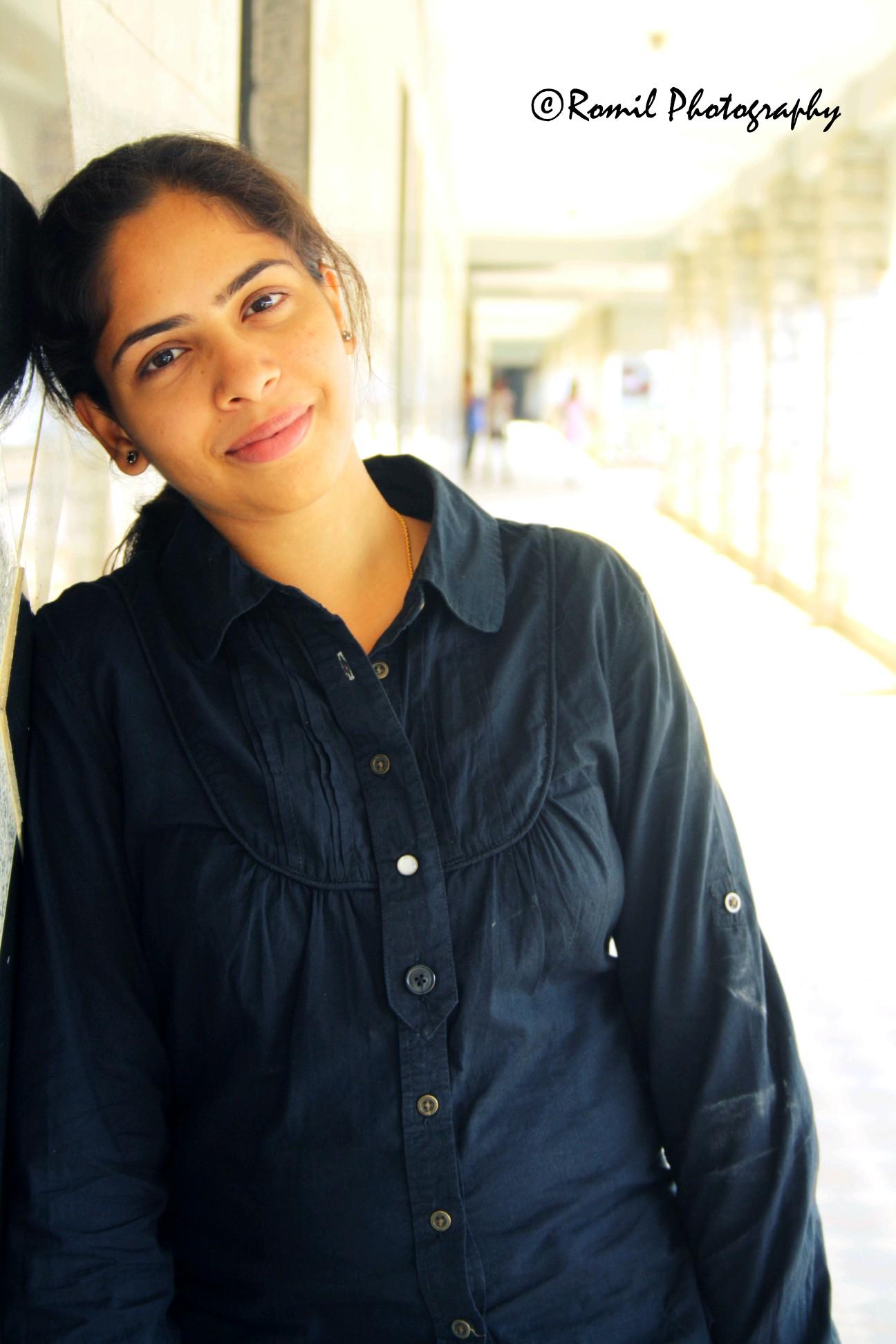 Pavithra042's profile picture. 