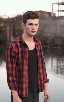 born : 31-12-96 iam a surfer, skater& dancer