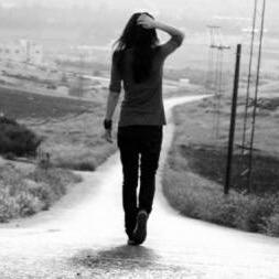 _____________ ♡EDA♡______________ ▬▬▬▬▬▬▬▬▬▬▬▬▬▬▬▬▬▬▬▬▬ Bakma ağır başlı, dik kafalı, asi sözlü olduğuma sol yanımda hep garip birçocuk ağlar benim