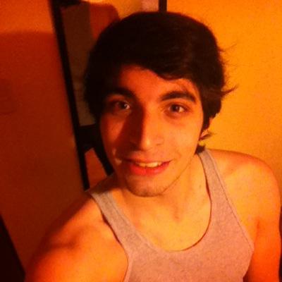 Estudiante de Ingenieria Civil en la U.Adolfo Ibañez(Santiago) Iquiqueño, 25 años Fanatico del Voley y el Futbol