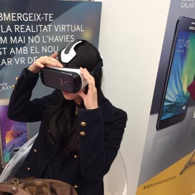Quand j'étais petit, je voulais être ufologue mais mes parents n'étaient pas trop d'accord. Je perds donc mon temps entre #IoT & #digital et j'apprécie plutôt.