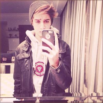A vida é minha. Mas o coração, é seu. O sorriso é meu. Mas o motivo, é você.
criado 14/03/15 @LipeMariano_