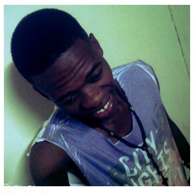 ThEemo_T's profile picture. ALl of ma haters hola heita_