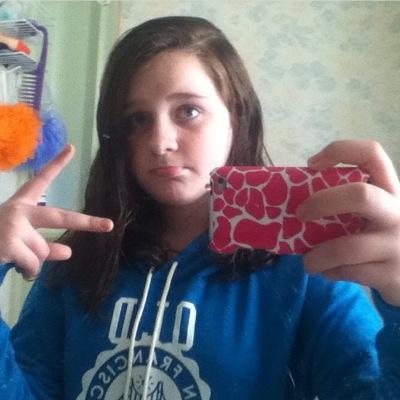 I am 11 years old i am in 6th grade i play the piano i love to sing birthday april,29,2003