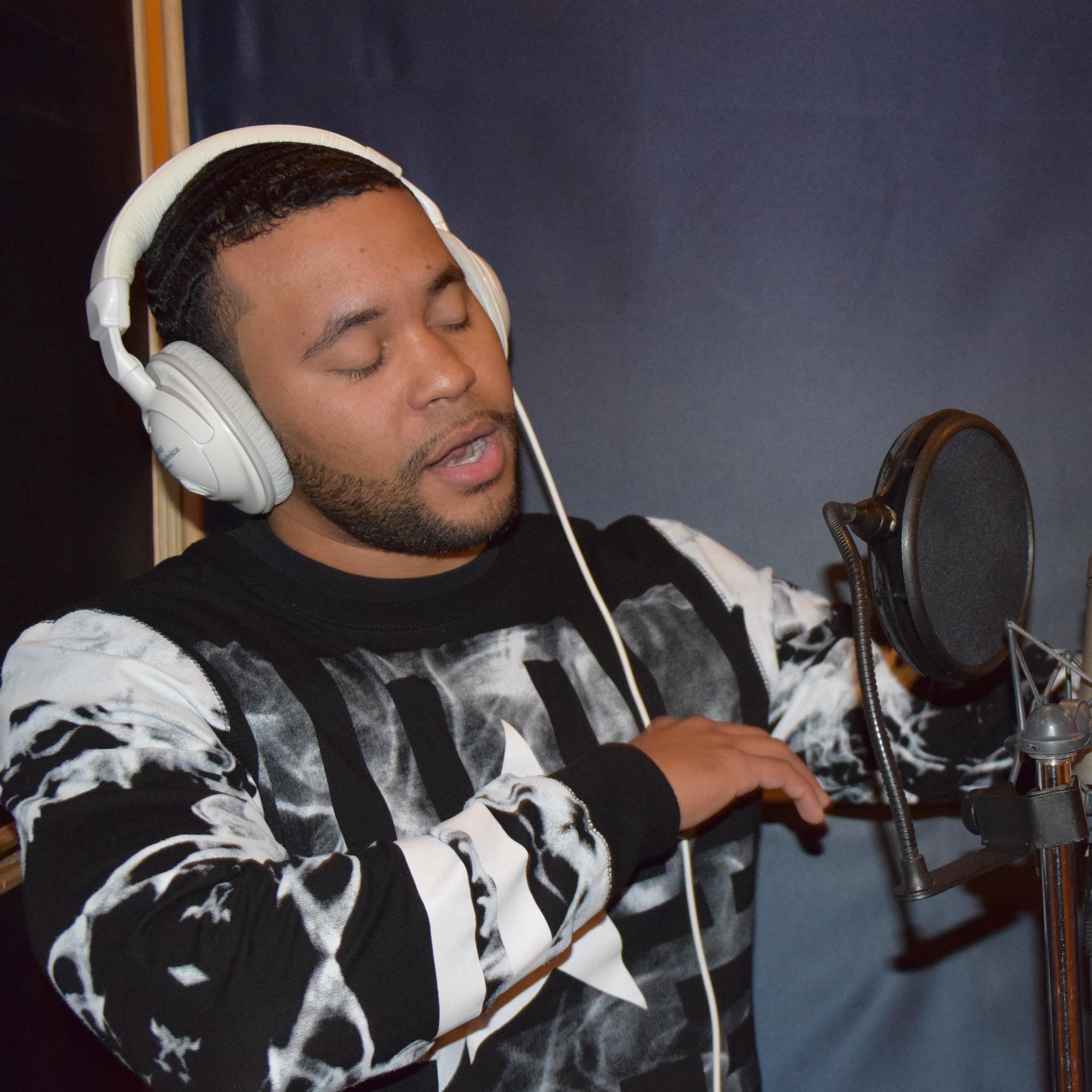 New jam Feel it in the air (freestyle) has just been released  download and listen at https://t.co/QS4AoUtg55