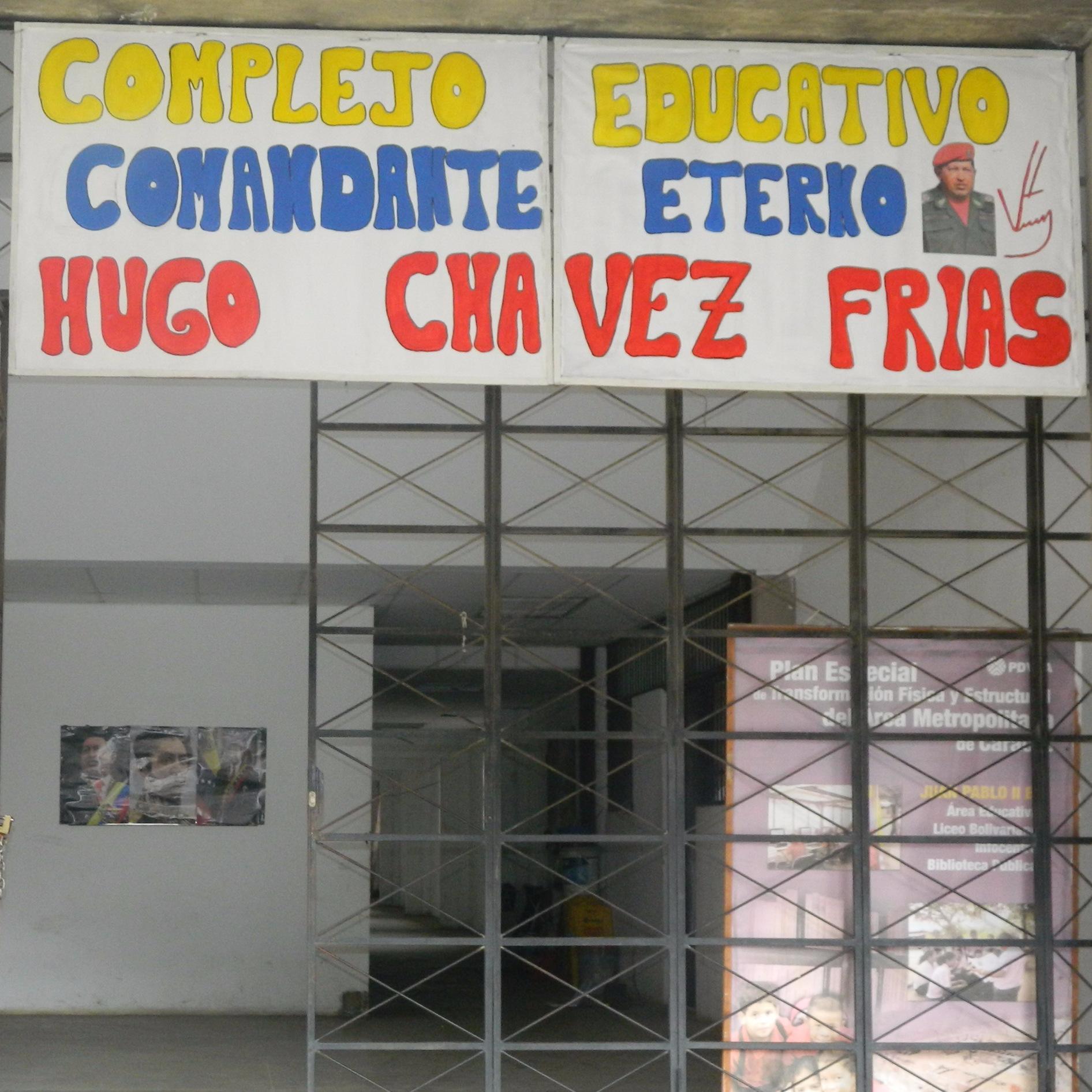 El primer poder que debe tener un pueblo es el conocimiento Hugo Chavez #Educaciónonada