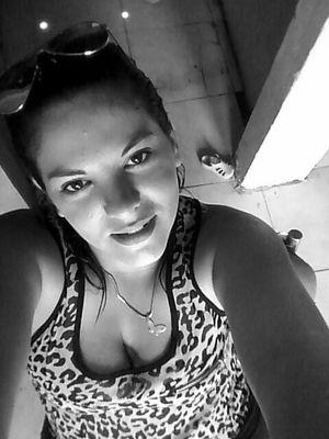 lo mas lindo de tocarte es qe me matas no me das ni tiempo de entrar en coma...(♥♥)