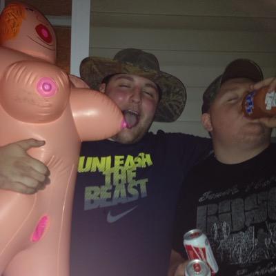 dylan_mhall's profile picture. Beers and buddies #ripchase and #rippapaw