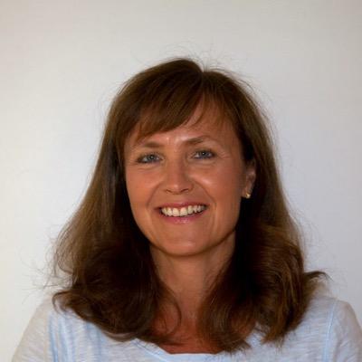 Jobber i studieforbundet Folkeuniversitetet som rådgiver for bedriftsmarkedet og bedriftskurs. Nysgjerrig på sos.med, mosjonist og glad i naturopplevelser.