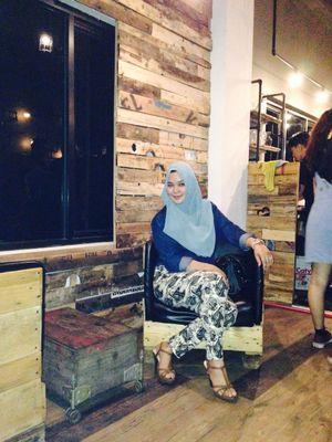 Single parent| Perfume Bussiness| Radio announcer on 91.6 @warnafmpadang| Love Music| Internet| Travelling| Cooking| Eating| Baqi Medinah