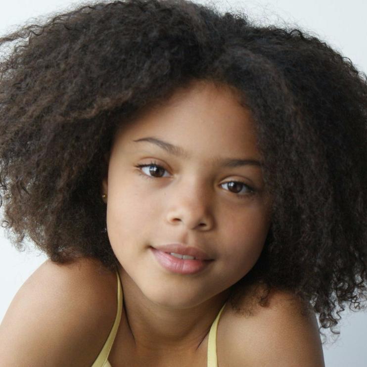 Just a mother, to tell stories to a boy named Peter Pan with two little brothers John and Michael, my daughter is @TheFirstPan | Descriptive | 21+ | #PAN |
