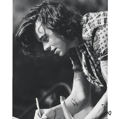 I just gave you a free follow so please can you follow @hugmeharryls
