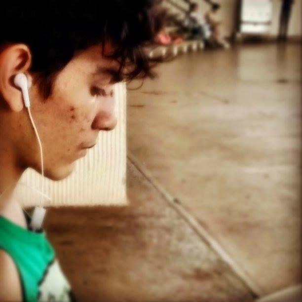Adoro Rock, Blues, Classic, Opera, New Wave e outros Gêneros musicais. Amo meu Longboard Nancy / Danny 3 ... Escrevo poemas...