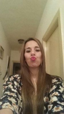 Vive la vida como si fueras a morir mañana nunca dejes de sonreir ..si te hace reir merece la pena..mi gran amor mi enana