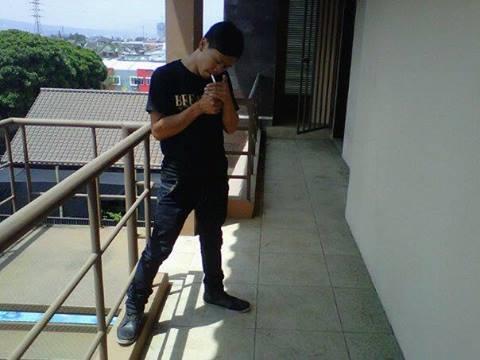 Selalu berusaha berbuat tegar dan sabar