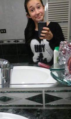ma poi amo quei sorrisi buttati lí a caso come per dire mi stai facendo vivere❤❤