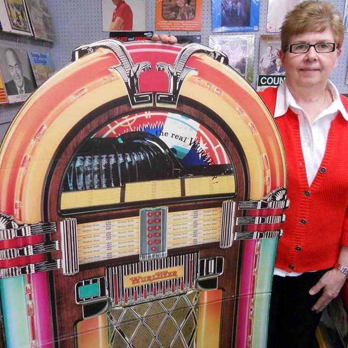 Stardust Records has been in the business of selling oldies, 45s, lp's and cds
for 41 years in Hamilton. We are looking forward to opening our new location