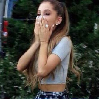 making ariana layouts ♡ only 3 layouts at a time | must be following | give credit or blocked | do not steal or blocked | i will dm you the layout asap |