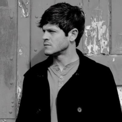 ❝I wish that I could be like the cool kids, 'cause all the cool kids, they seem to fit in.❞ {Single} {AHS/RP/18+}