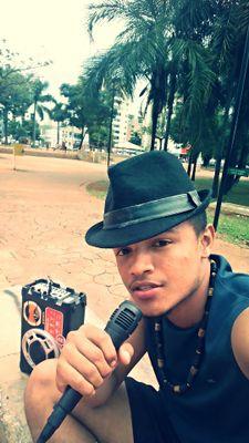 Refrão 
Vai ser difícil mas eu vou tentar viver sem você
A vida perde o sentido sem você comigo
 é impossível tentar te esquecer
Tudo que vejo me lembra você,