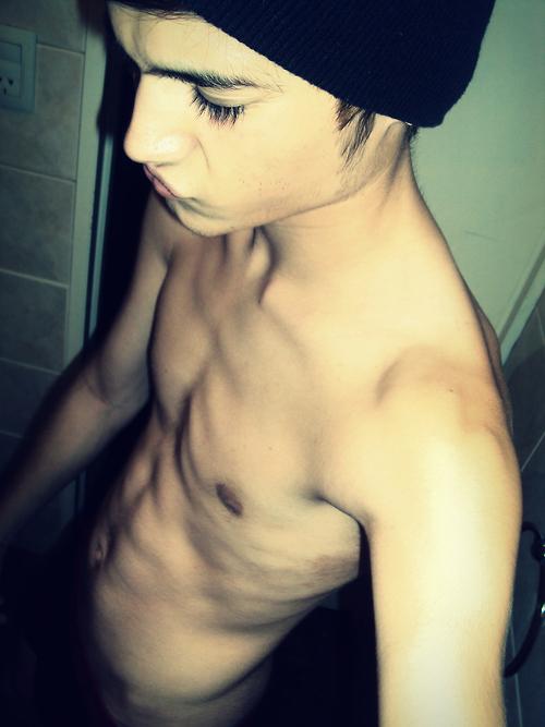 Hola! Me llano Ignacio Farías, vivo en Buenos Aires! Busco NOVIA *-* nose... Seguime y te sigo ya ;)