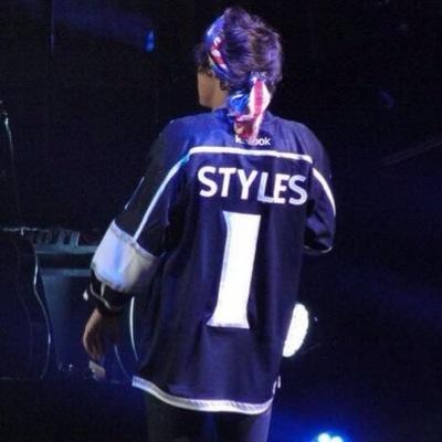 all pictures of harry wearing hockey jerseys // @altpunkirwin