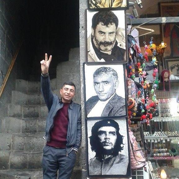 Son Verin Bu Savaşa.
Zalimler Gelmesin Başa.
Selam Olsun Bütün Yoldaşlara.
Bütün Oylar Demirtaşa..