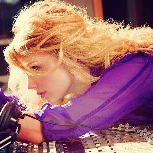 ¿Mi mejor regalo? Tener todos los discos de Taylor... amo su música country, y también la pop, ...sólo.. soy swiftie ♥ Fearless ♥ 1989 ♥