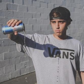 hamburgerjanos's profile picture. r e a l g i r l s e a t c a k e | beau/5